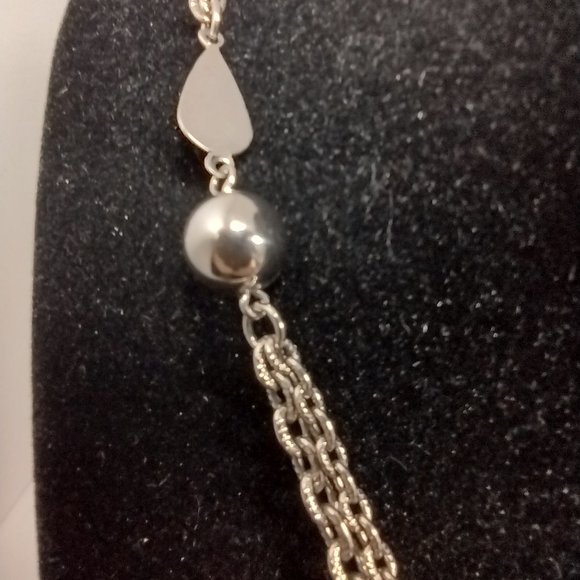 Bright Silvertone  26" Cable Chain  Necklace with Bell Like Dangle - Picture 5 of 8